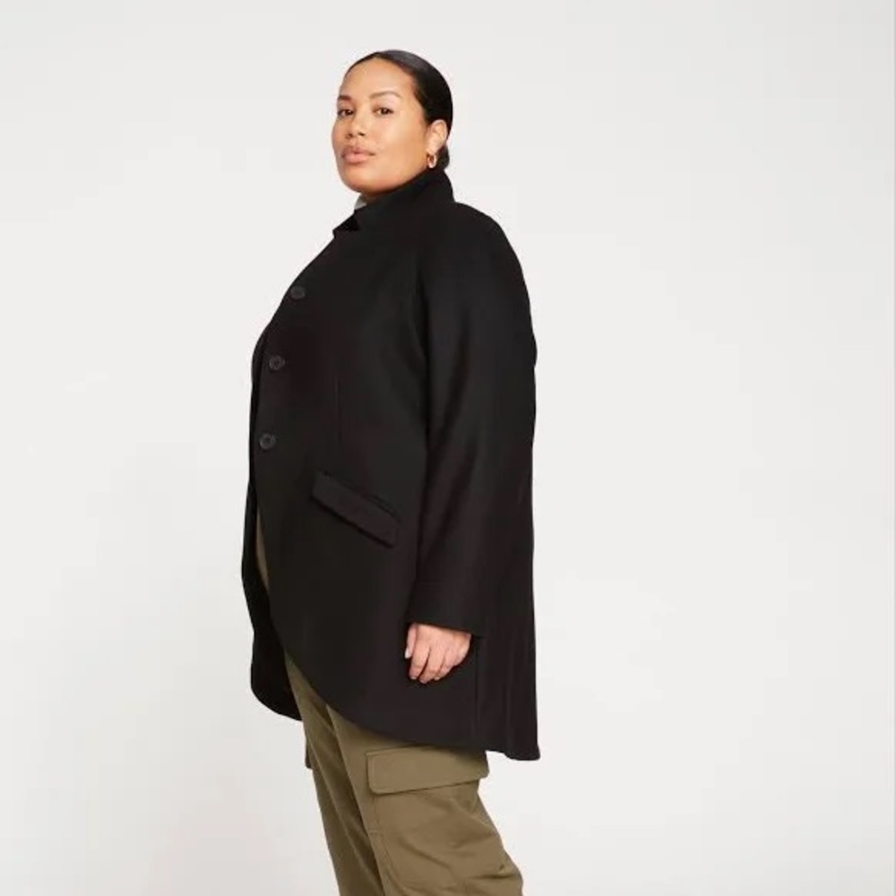 Universal Standard Baes coat in black